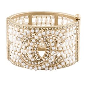 Authentic CHANEL Gold and Cream Pearl Bracelet